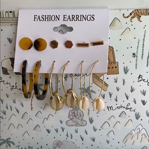 3/$25 🐚Set of 6 earrings🐚